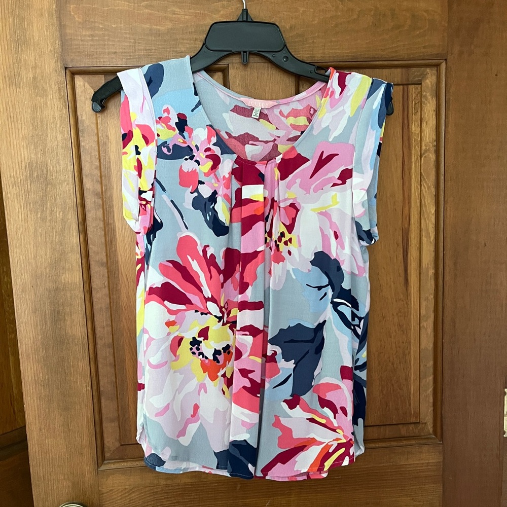 Joules Sleeveless Floral Pleat Blouse in Light Blue, Pink & Navy